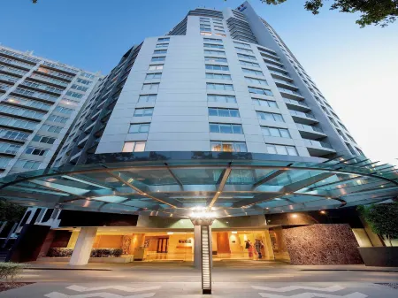 Quay West Suites Melbourne Отели рядом с достопримечательностью «LaTrobe's Cottage»