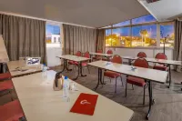 The Originals City, Hôtel Galaxie, Nice Aéroport Hotels in Сен-Лоран-дю-Вар