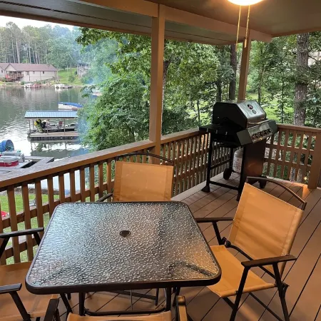 4-bedroom lakefront house with private dock