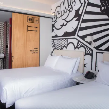 Radisson Red Miraflores Hotels near Larcomar