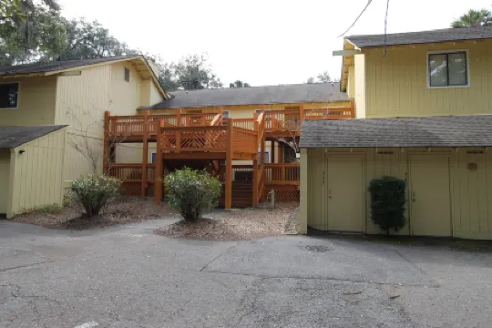 Ocean Ridge Amenities and Golf Course Views - Charming Coastal Retreat