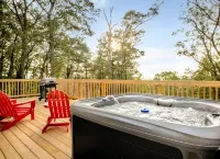 Mountain View Retreat - Soaking Tub, Spa, Scenic Deck Hotels in Hampshire County