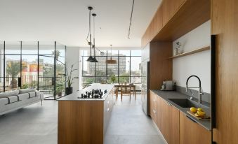 3Br High Quality Apt with City View