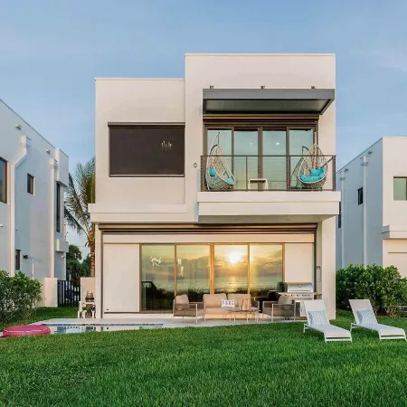 Harbor Island Beach Club by Villatel