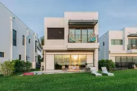 Harbor Island Beach Club by Villatel