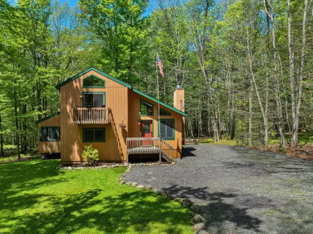 Comfortable Home in Pocono Resort Community