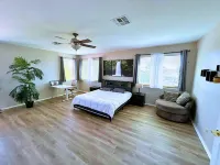 Calming 5 Bed, 3 Bath, in Good Location