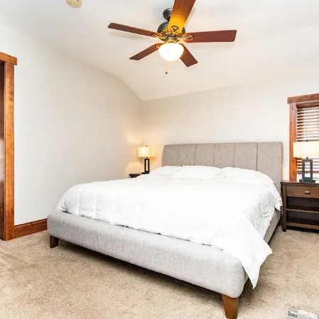 Beautiful Roscoe Village/Hamlin Park 4 bed 3 bath.