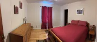 Charming 3-Bedroom Home in the UP - A Great Place for Family, Friends, and Paws! -  Habitaciones en casas particulares