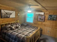 Charming 3 Bedroom, 2 Bath Custom Built Log Cabin in Ocala National Forest.