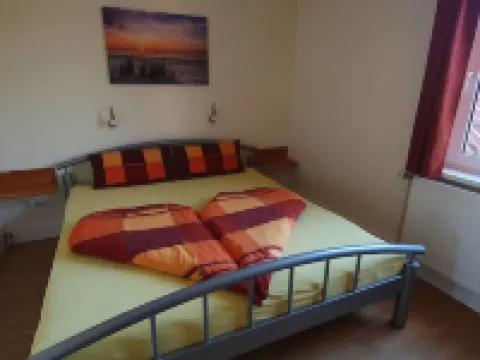 Cozy apartment centrally located with separate entrance and parking. Hotels in Jever