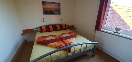 Cozy apartment centrally located with separate entrance and parking. Отели в г. Йевер