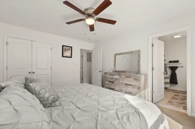 Charming 3-bedroom house with firepit and game room in gorgeous Harpers Ferry Hotels near Harpers Ferry National Historical Park