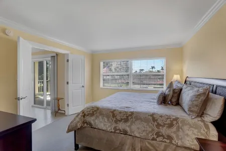 NOV/DEC 2024 SPECIAL!  RENT ONE WEEK GET SECOND WEEK FREE! Inquire for details! Отели рядом с достопримечательностью «Hideaway Beach»