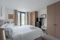 Luxury Hotel-Style 2-Bedroom / 2 Bathroom apartment in Notting Hill with Balcony Hotels in Notting Hill