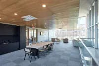 Modern 3 Br Loft -Shared Deck - Gym - Mins to NYC - Balcony