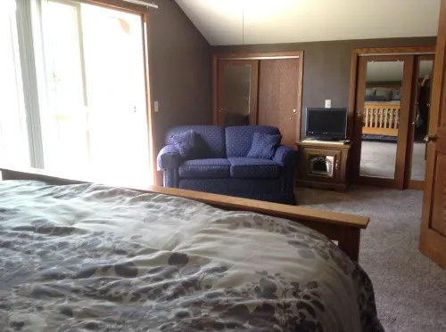 3 Bedroom, 2 Bath House, Large Yard, 4 Miles From New Glarus, 10 Miles To Monroe