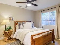 Folsom Old Town Escape II - King Bed, A/C, Laundry, Trails, Walk to Sutter St Hotels in Folsom