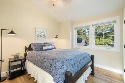 Upscale Lakefront ADU w/ Access to Pickleball Court
