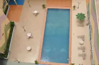 Royal Beach Hotel - Pools