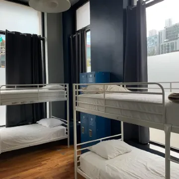 Q4 Hotel and Hostel Hotels near Greenpoint