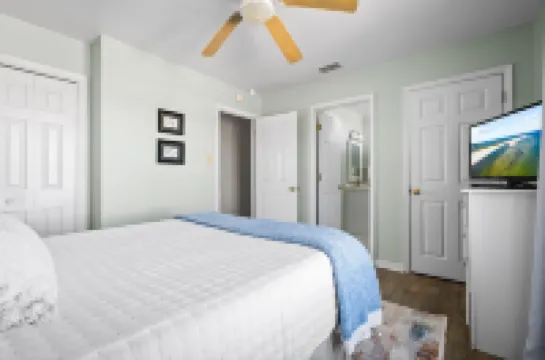 Steps to the beach! Gulf front! Water Views From All Sides!