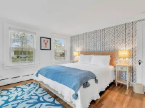 The Cape Codder: Large Yard, Steps to Town & Beach Hotels in Harwich