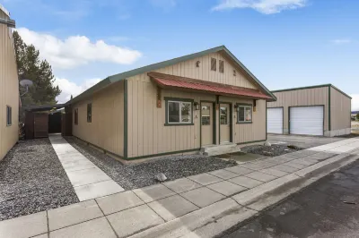The Yellowstone Hideaway Unit C