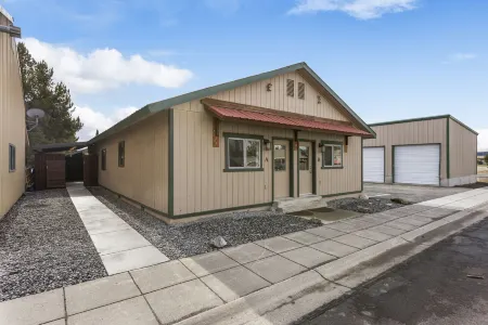 The Yellowstone Hideaway Unit C Отели рядом с достопримечательностью «Chamber of Commerce of West Yellowstone»