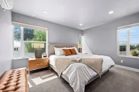 Modern House, Fully Fenced, Private Balcony, Fire Pit, Close to Ski Resorts Hotels in Millcreek