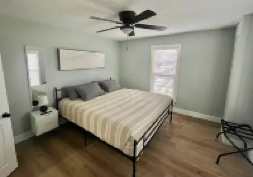 A great stay, Two, close to Spire, GOTL, & Wineries....King Bed!