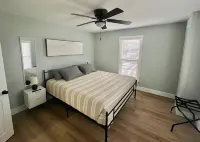 A great stay, Two, close to Spire, GOTL, & Wineries....King Bed!