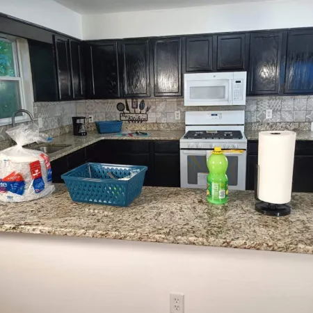 Fada Guest House - 38 Yates Ave Newark
