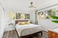 Charming 3-bedroom house in Crestline with WiFi and AC