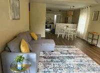 Charming 2-bedroom house in Flowood, Pet Friendly w/Fenced Backyard and Sunroom