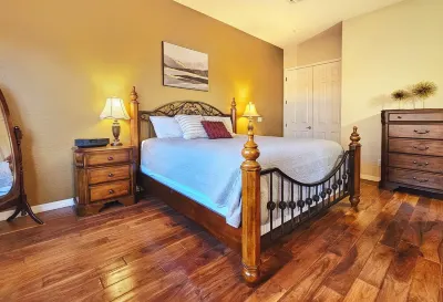 Upgraded Golfer's Oasis! Heated Pool, BBQ, Gate Guarded & Pet Friendly! Hotels near Mystery Castle
