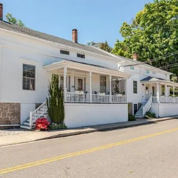 Unbeatable Downtown Mystic Location