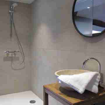 Apartment of calm character ideally placed. Ideal for lovers. Rooms