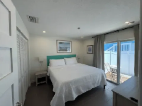 Private Heated Pool-2 Blocks to Beach-Tropical Courtyard-"Villa St.Barth"