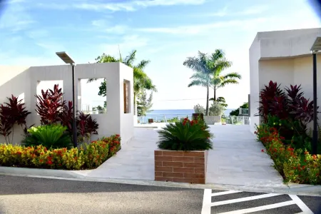 Nautical Homes 2,  Ocean Front/View, Free Wifi, A/C, Hot Tub, BBQ Grill. Balcony Отели в г. Reading