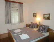 Vacation home with heated pool and beautiful views of the sea. Hotel a Buje