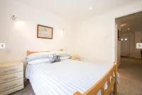 Atlantic Reach Cottage, Newquay.  Large 4 bed villa with leisure services & WiFi - Jacuzzi