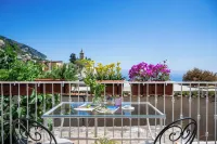 Cozy house with sea view, terrace and private parking