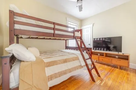 Urban Oasis 3Br Apt. w/ View of World Trade Center Отели рядом с достопримечательностью «Парк Либерти Стэйт»