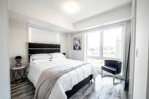 *Sunshine x Falls Pristine Stacked Town + Parking