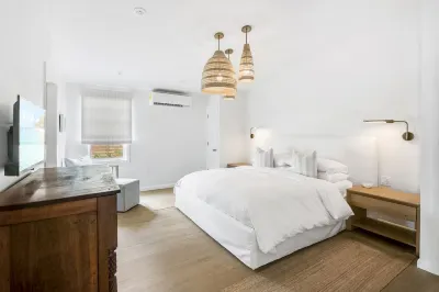 Seahaus • Newly Renovated Luxury Beachfront Home •
