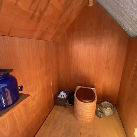 Rustic cabin, sea views, deck, bbq, kayak/SUP, wifi, 2 mins walk to beach, pets