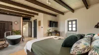 Villa Elena - Four Bedroom Villa with Pool
