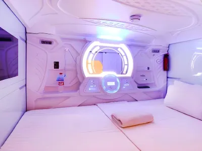 Tab Capsule Hotel - Kayoon Surabaya Hotels in Genteng