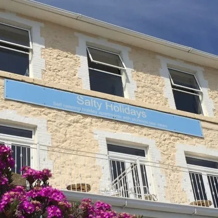Great location, close to Ventnor beach and town. Perfect for families.